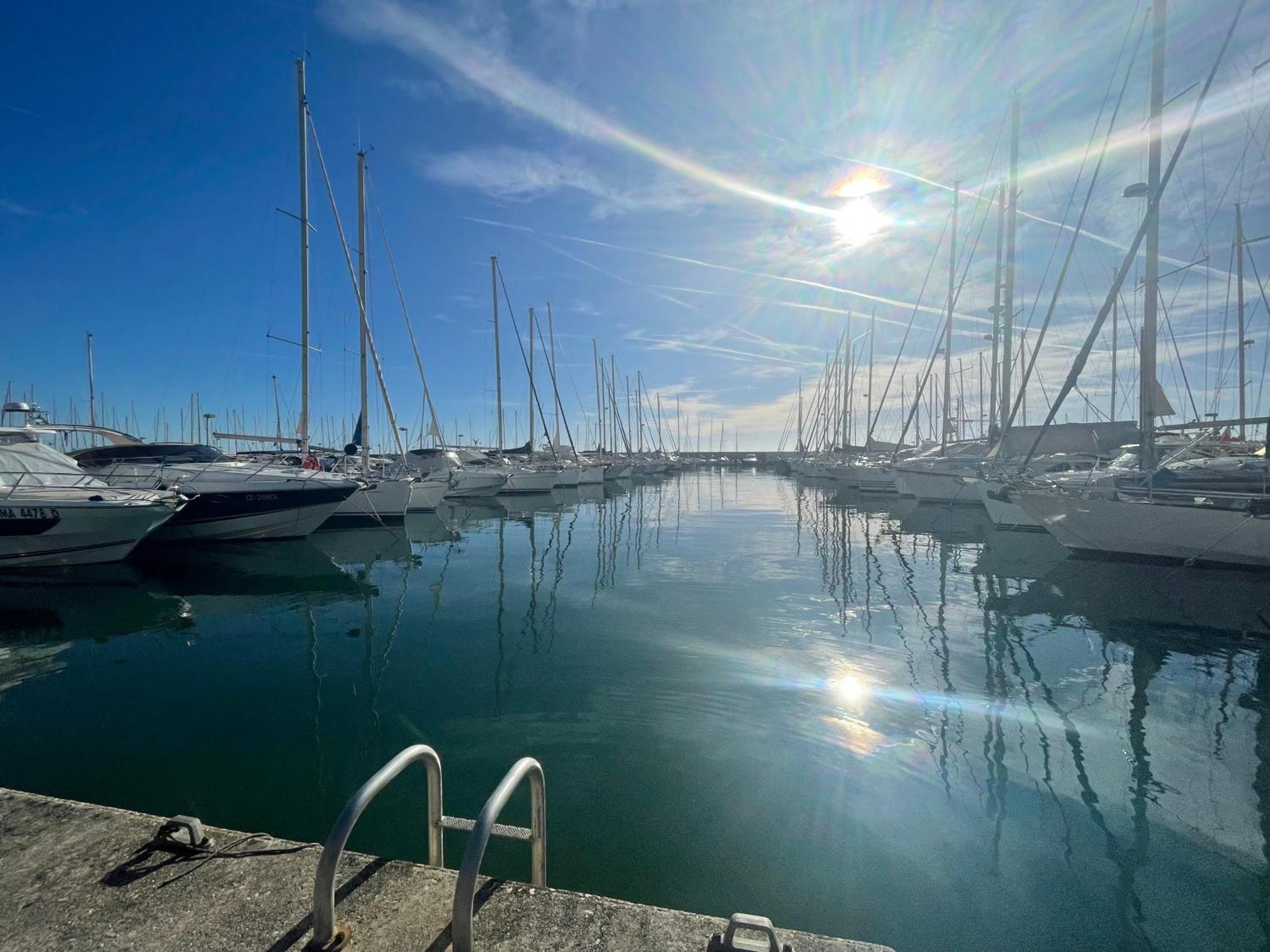 Superbe Appartement En Bord De Mer, Pres Du Centre Et Des Plages Menton Exteriör bild